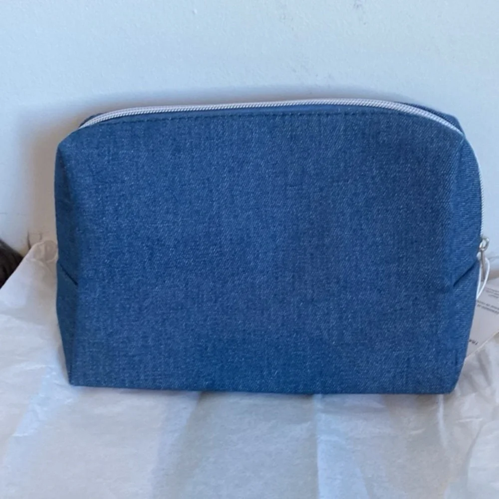 BNWT Lucky Brand Multi functional Travle Wedge Pouch - Picture 4 of 11